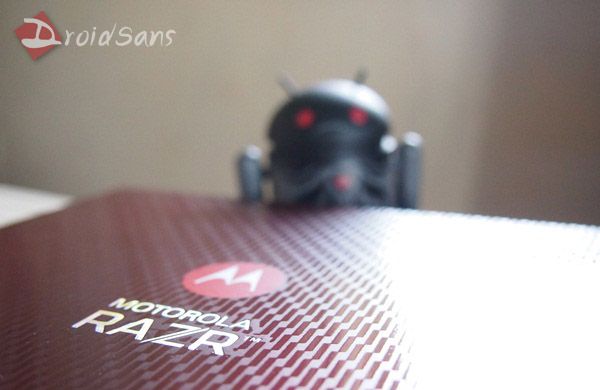 DroidSans Unbox : แกะกล่อง Motorola RAZR