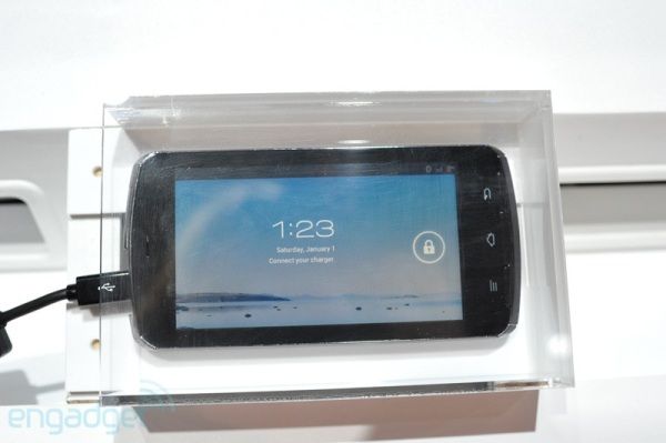 [CES2012] Fujitsu Arrows ปักเข่า ปักกระเป๋า ปักหัวใจ มาแบบ quad-core + 1 เอ๊ะยังไง