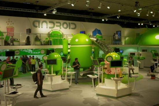 เติบโตต่อเนื่อง ล่าสุดมีผู้เปิดใช้แอนดรอยด์วันละ 850,000 เครื่อง Android Market ทะลุ 450,000 แอพฯ