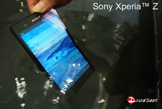 DroidSans Preview : พรีวิว Sony Xperia Z สงกรานต์นี้เปียกได้ทั้งคนและมือถือ