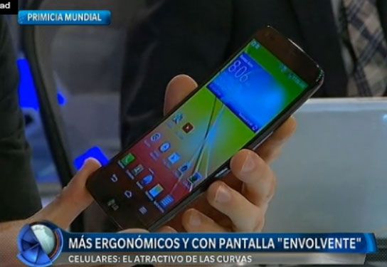 ทำจริง ผลิตจริง LG G Flex สมาร์ทโฟนหน้าจอโค้งโผล่กลางรายการทีวีที่อาร์เจนตินา