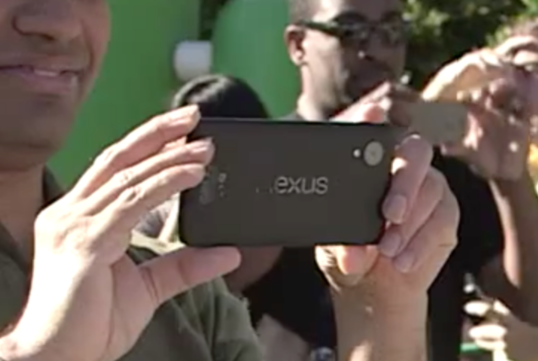 หลุดคลิปพรีวิว Nexus5 ตัวเป็นๆแบบครบทุกองศา พร้อมโชว์การรัน Android 4.4.