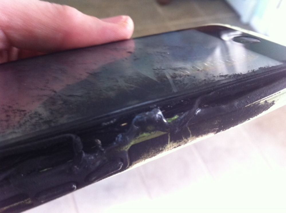 เกิดเหตุ Apple iPhone 5c ลุกไหม้ หลอมละลายคาประเป๋ากางเกงนักเรียน
