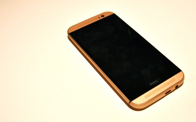 ทองอร่าม…ลองมายลกันชัดๆกับ HTC One M8 รุ่นสีทอง Amber Gold