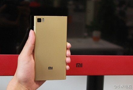 Xiaomi ประกาศฉลองความสำเร็จยอดส่ง Mi3 แตะ 10 ล้านเครื่องด้วยรุ่นสีทอง Champagne Gold
