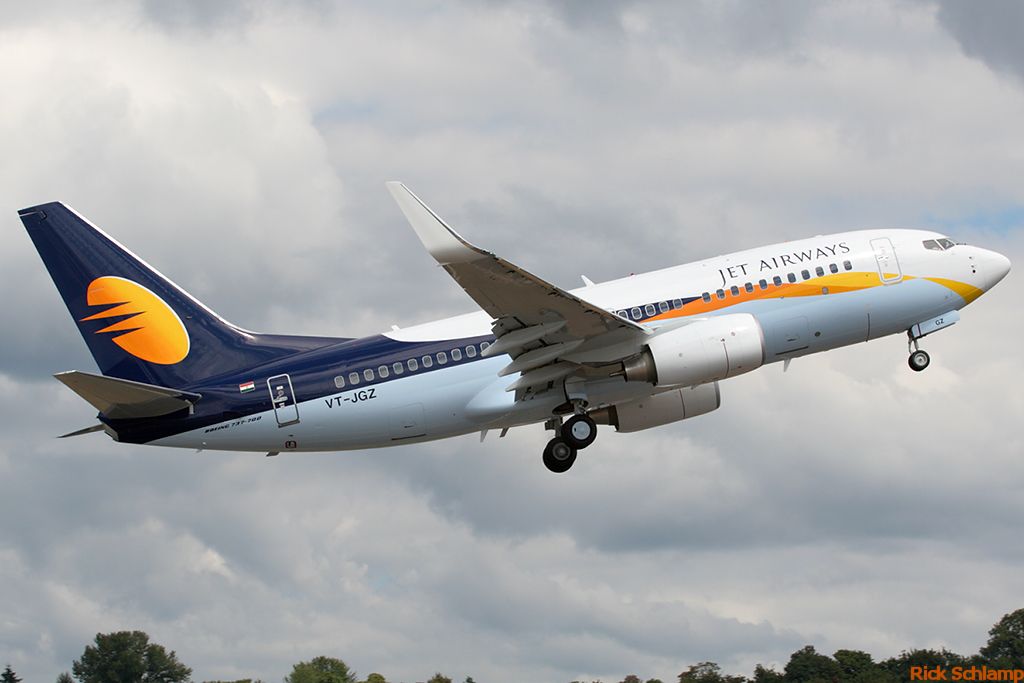 ผู้ช่วยนักบิน Jet Airways มัวแต่เล่น iPad จนเครื่องบินทิ้งดิ่ง 5,000 ฟุต