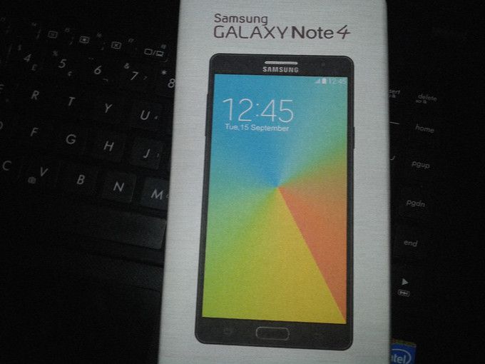 [ลือ] หลุดภาพกล่อง Galaxy Note 4 พร้อมดีไซน์ใหม่ ลวดลายโลหะ