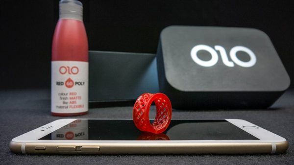 OLO 3D Printer เปลี่ยนมือถือเป็นเครื่องพิมพ์ 3 มิติ ได้ทันใจ ในราคาแค่ ... - OLO Smartphone 3D Printer Designboom 03 818x460 600x337