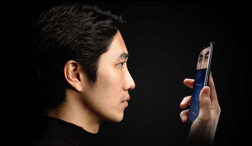นักวิจัยโชว์วิธีปลดล็อคระบบสแกนม่านตาของ Galaxy S8 ง่ายๆ โดยใช้ของใกล้ตัว