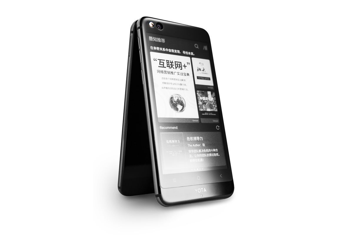 เผยโฉมแล้ว YotaPhone 3 มือถือมีจอ e-ink อยู่ด้านหลัง ใช้ชิป Snapdragon 625 กับราคาเริ่มต้น 12,XXX บาท