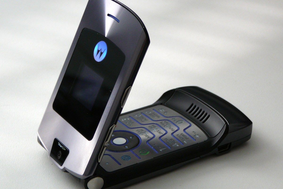 [ลือ] CEO บอกใบ้ Motorola RAZR มือถือฝาพับในตำนานอาจจะกลับมาอีกรอบ