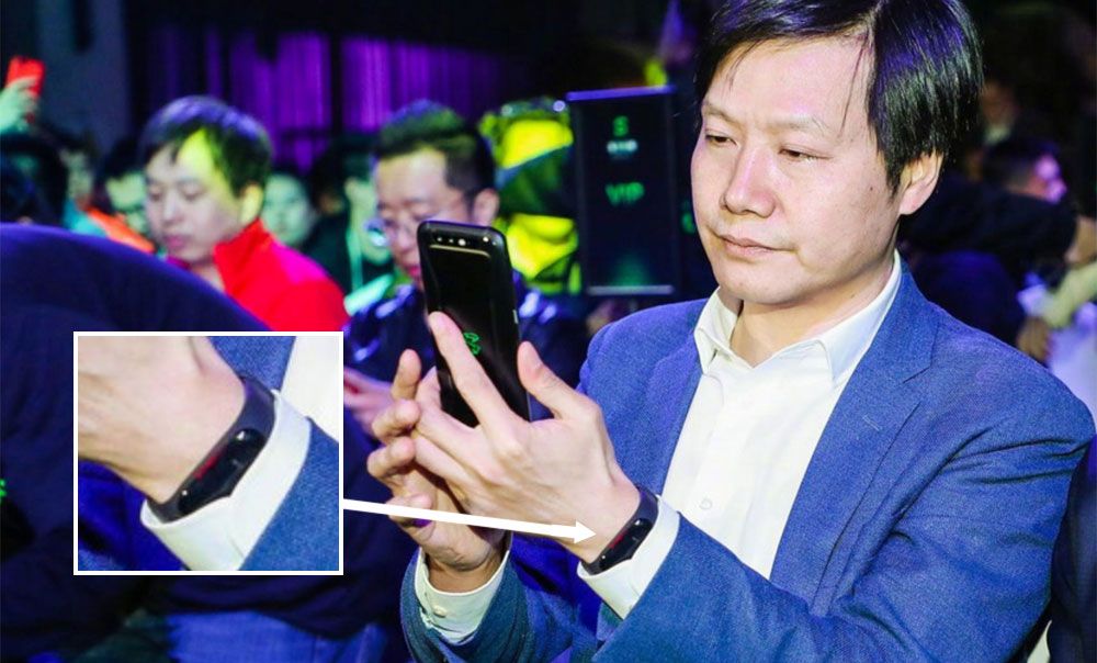 พบซีอีโอ Xiaomi ใส่สายรัดข้อมือรุ่นใหม่ คาดเป็น Mi Band 3 ในงานเปิดตัว Black Shark