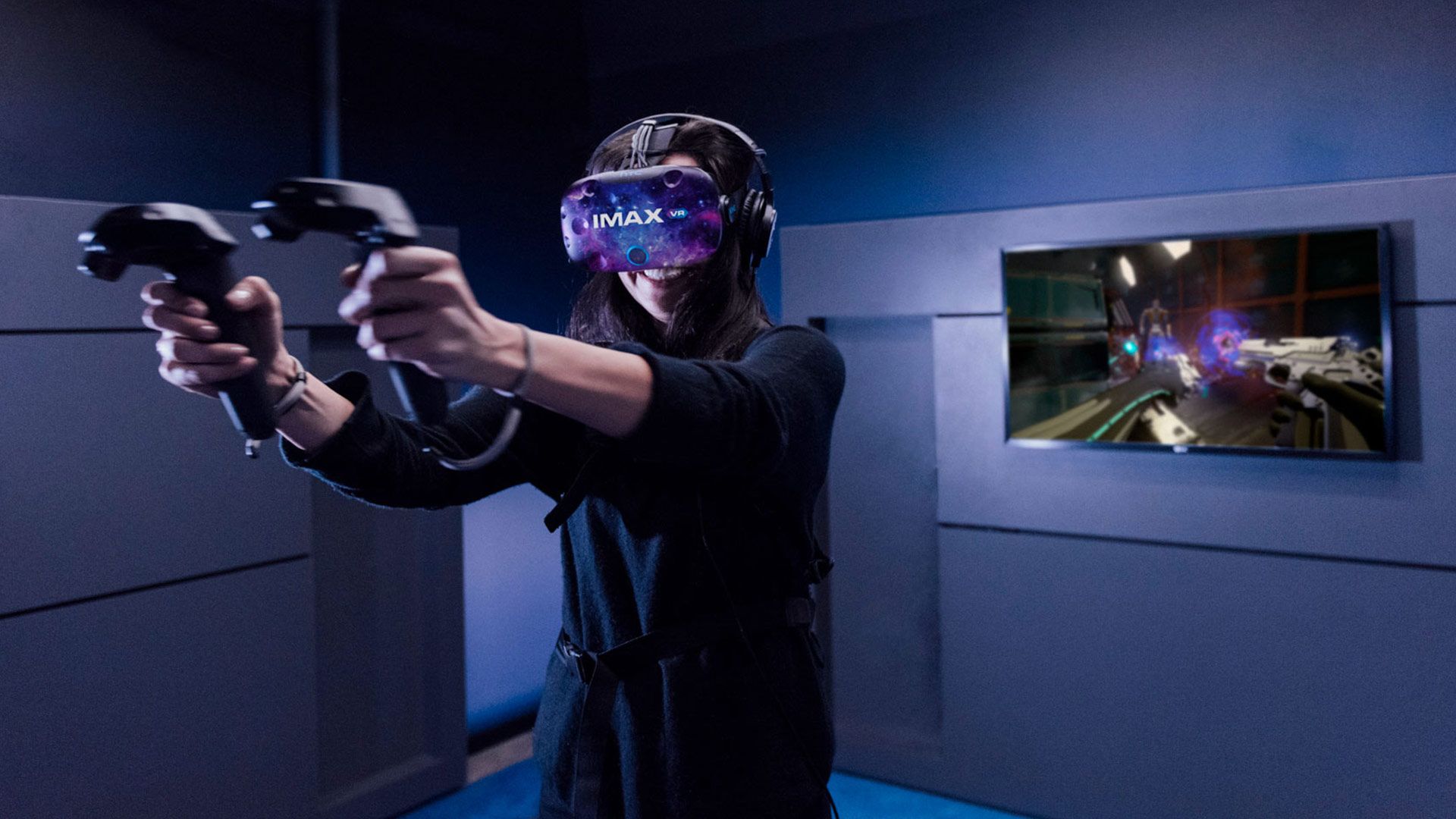 สัมผัสประสบการณ์ VR สุดมันเต็มรูปแบบกับ AIS IMAX VR จะลุยเดี่ยวกับหุ่นยนต์นักฆ่า หรือจะจับทีมยิงซอมบี้ก็มีให้เลือก