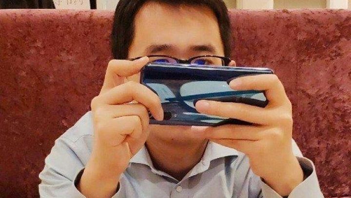 หลุดภาพเรือธงรุ่นใหม่ Xiaomi Mi 9 มาพร้อมกล้องหลัง 3 ตัว ชิปเรือธง Snapdragon 855 และจะมีรุ่นเพิ่มฟีเจอร์ Explorer Edition เหมือนเคย