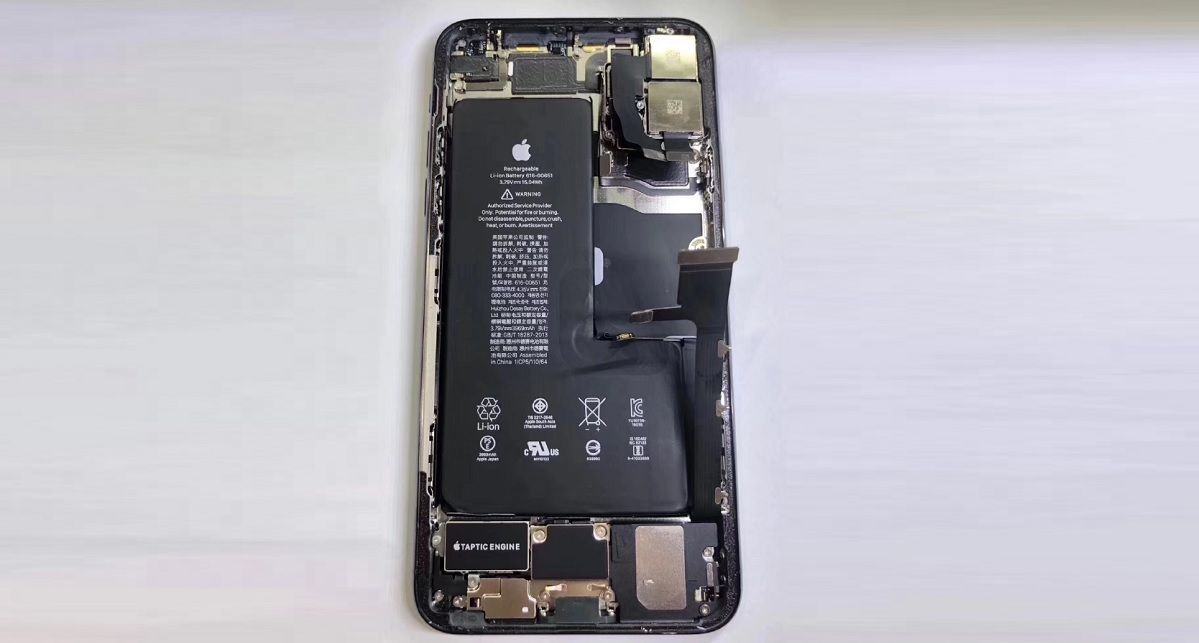 แกะเครื่อง iPhone 11 ทั้ง 3 รุ่น โดนจับเผยไส้ในเรียบร้อย พบใส่แบตเตอรี่มาให้เกือบ 4000 mAh