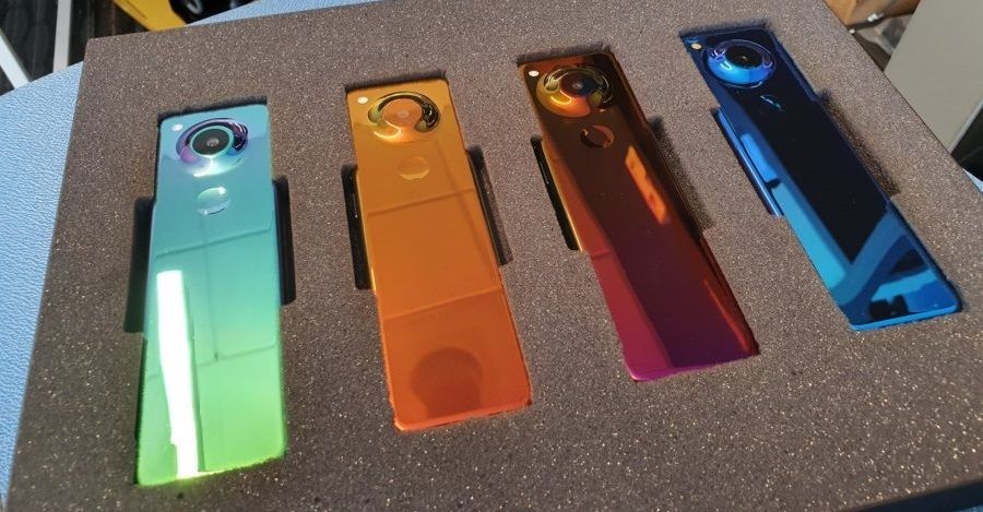 Andy Rubin เผยภาพมือถือ Essential Phone รุ่นใหม่ หน้าตาสุดพิลึก ตัวเครื่องยาวเป็นไม้บรรทัด