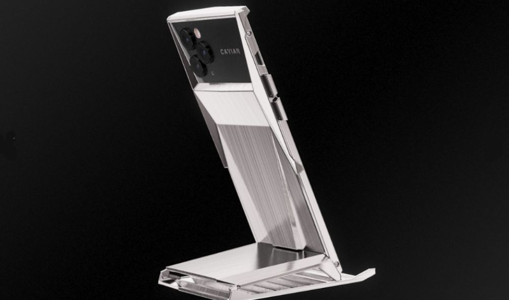 iPhone 11 Pro x TESLA มือถือรุ่นพิเศษ Cyberphone จาก Caviar ที่ได้แรงบันดาลใจจากรถไฟฟ้า Cybertruck เปิดราคา 165,000 บาท