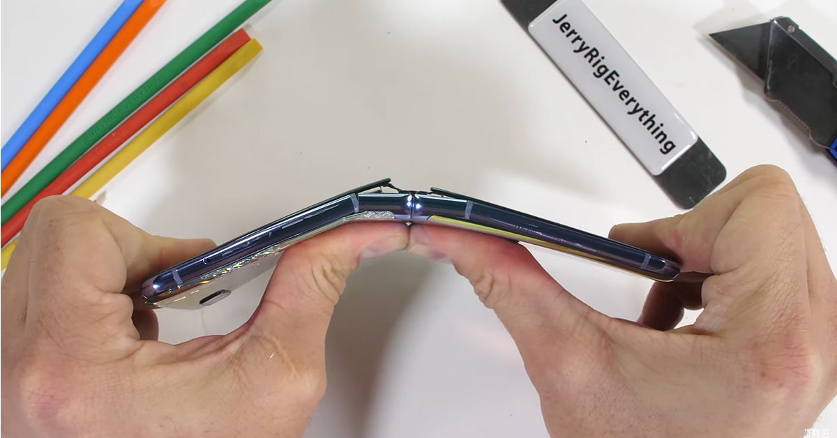 Galaxy Z Flip ถึงมือ JerryRigEverything หน้าจอ Flexible Glass จะทนทานแค่ไหน งอแล้วจะหักหรือไม่?!