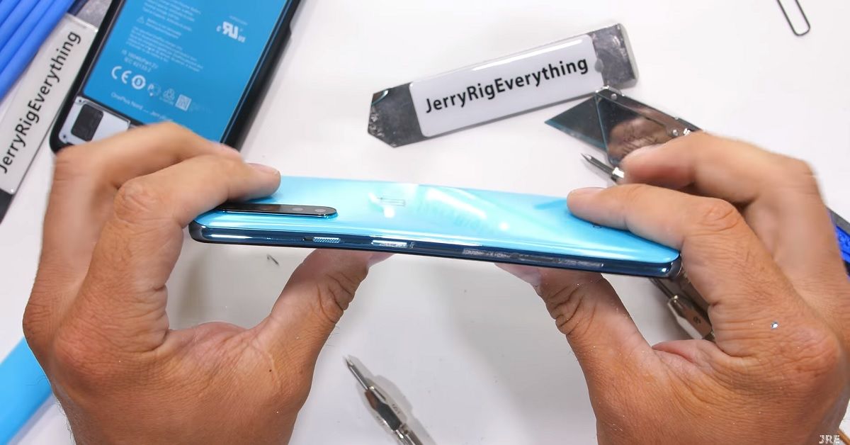 JerryRigEverything จับ OnePlus Nord มาทารุณกรรม พบเฟรมเครื่องทำจากพลาสติก โดนหักคามือ