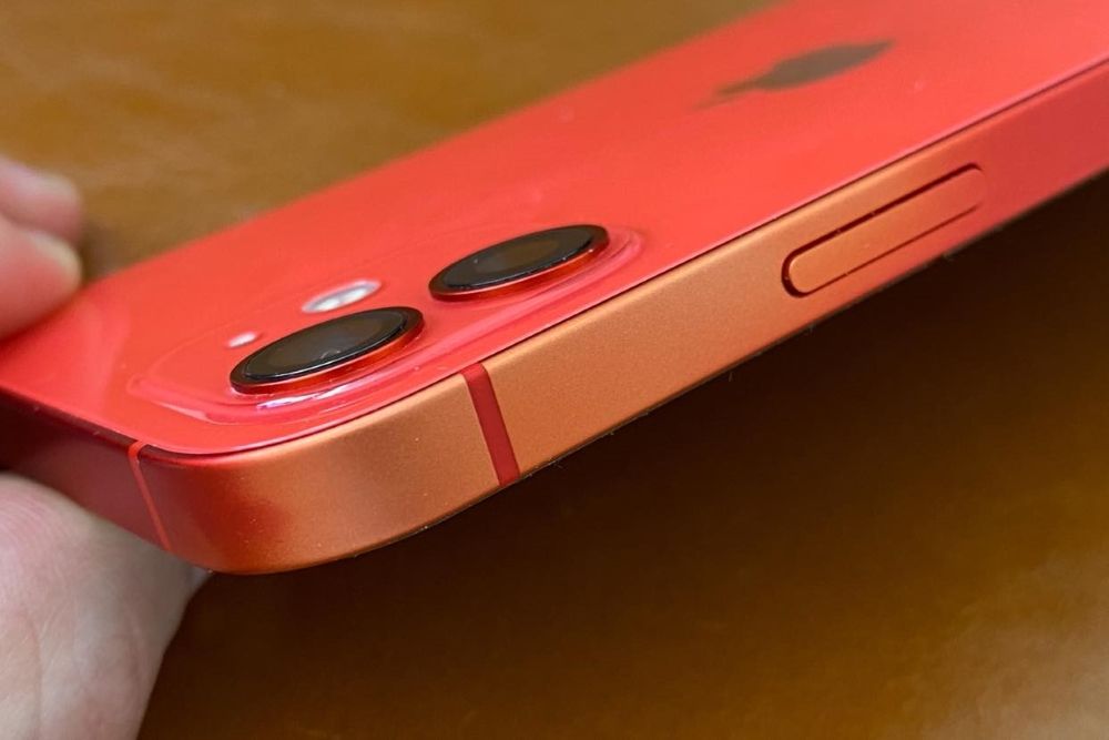 สื่อต่างประเทศพบ iPhone 12 “สีซีด” รอบเฟรมเครื่อง ทั้งที่ใส่เคสอย่างดีและใช้งานตามปกติ