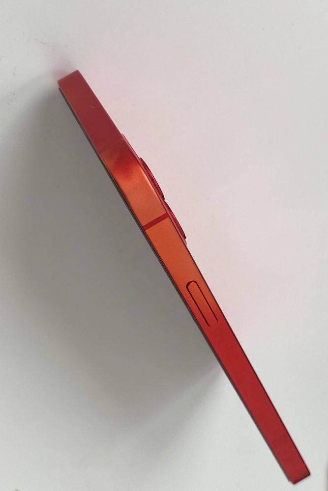 สื่อต่างประเทศพบ iPhone 12 “สีซีด” รอบเฟรมเครื่อง ทั้งที่ใส่เคสอย่างดีและใช้งานตามปกติ