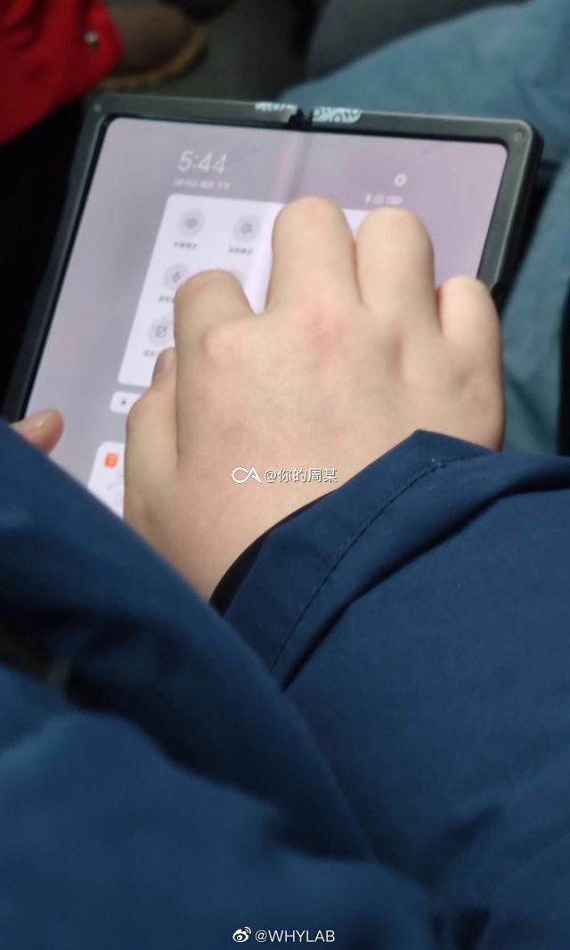 หลุดภาพ Mi Mix 4 Pro Max ว่าที่มือถือจอพับรุ่นแรกของ Xiaomi แบบตัวเป็น ๆ