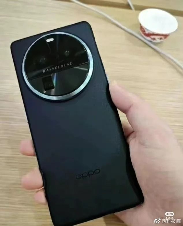 OPPO Find X6 Pro หลุดภาพเครื่องจริง กล้องหลังอลังการ จอขอบโค้ง