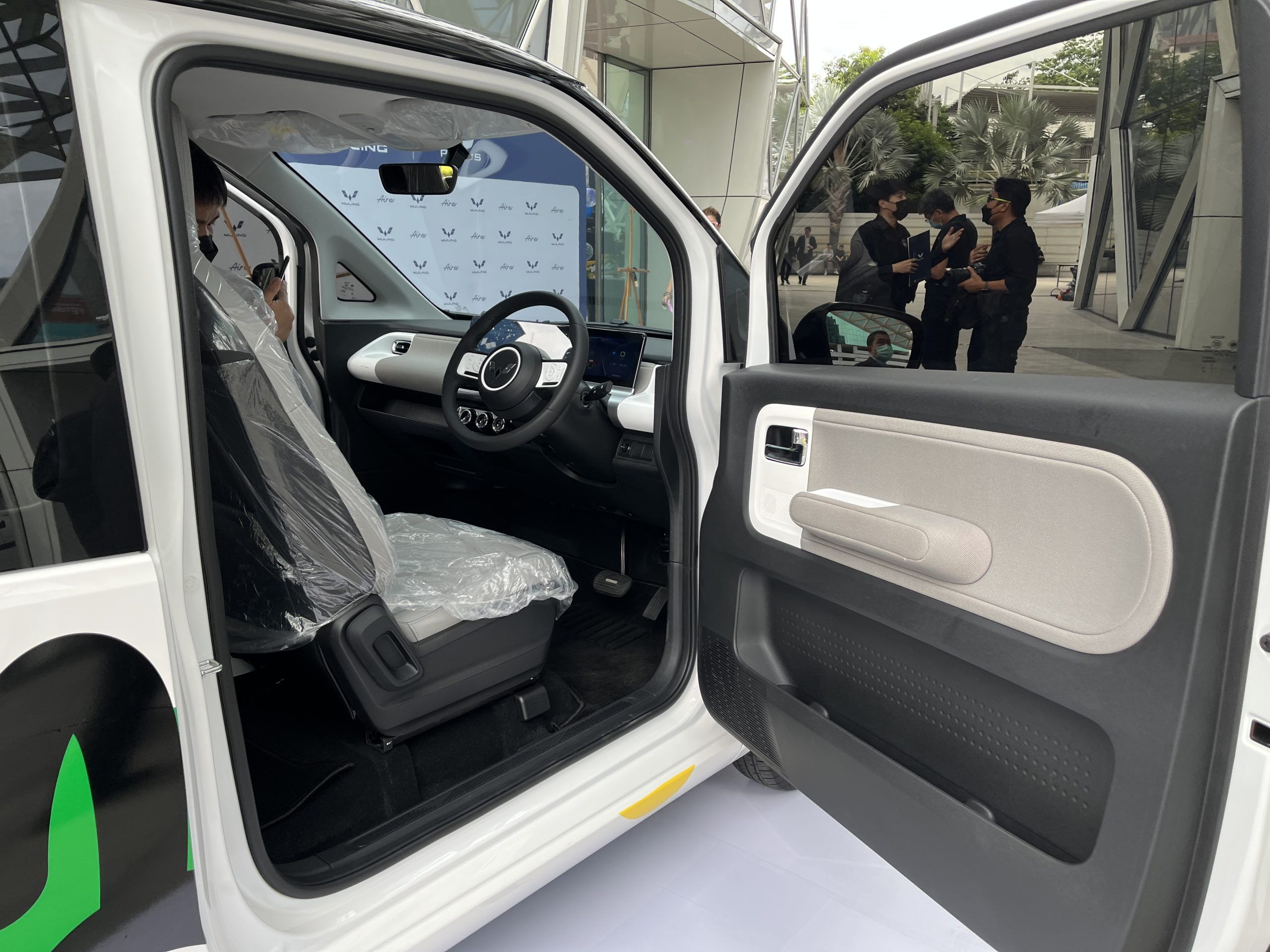 เปิดราคาไทย WULING Air EV รถยนต์ไฟฟ้าคันจิ๋ว วิ่งไกล 300 กม. ประกันให้สูงสุด 8 ปี เริ่มต้น 395,000 บาท