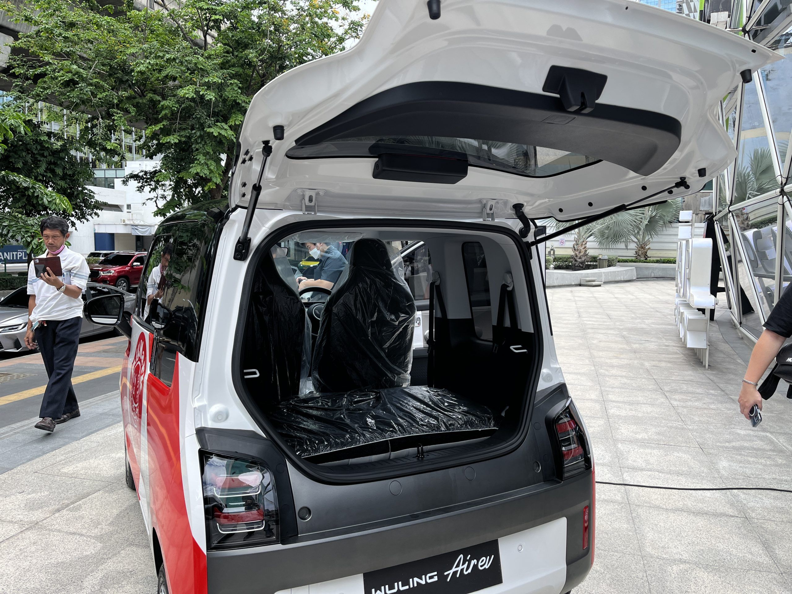 เปิดราคาไทย WULING Air EV รถยนต์ไฟฟ้าคันจิ๋ว วิ่งไกล 300 กม. ประกันให้สูงสุด 8 ปี เริ่มต้น 395,000 บาท