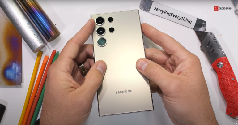 Samsung Galaxy S24 Ultra โดน JerryRigEverything ทดสอบความแกร่งแบบไม่เบามือ