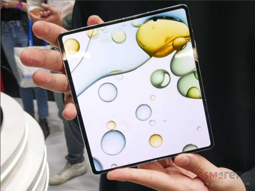 TECNO Phantom Ultimate มือถือจอม้วนเครื่องต้นแบบ โชว์ตัวที่งาน MWC 2024 ...