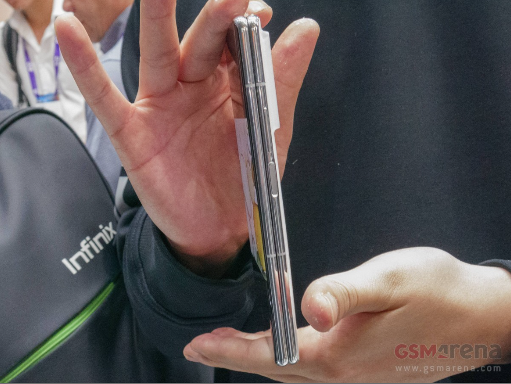 TECNO Phantom Ultimate มือถือจอม้วนเครื่องต้นแบบ โชว์ตัวที่งาน MWC 2024 ...