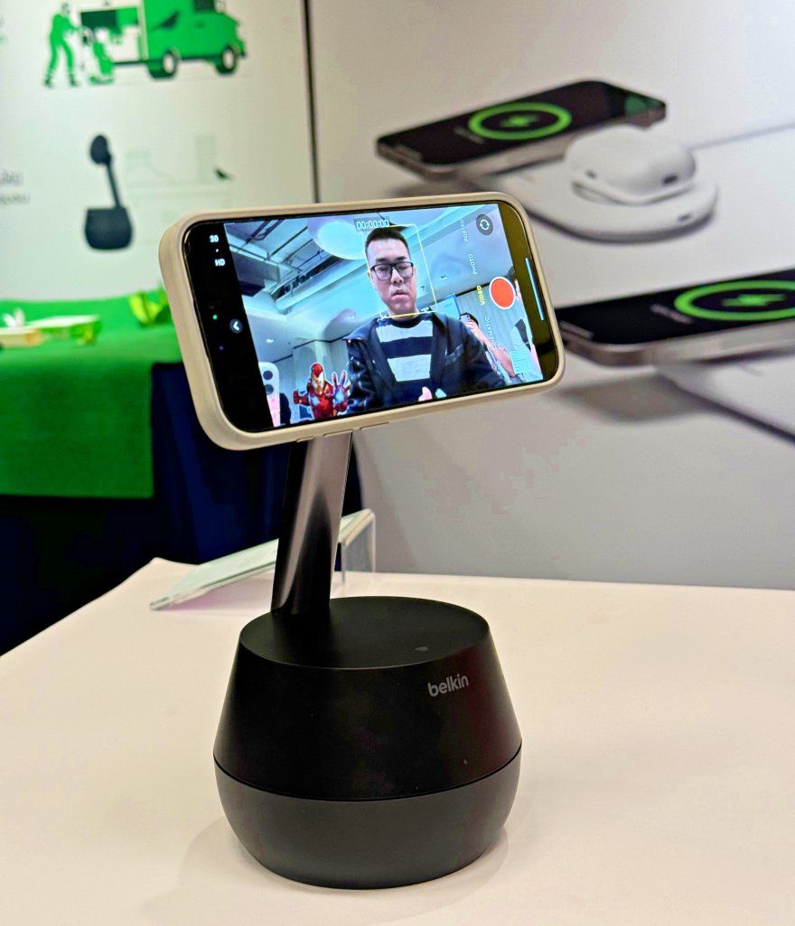 Belkin Auto-Tracking Stand Pro 