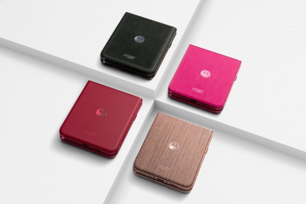 หลุดภาพโปรโมท Motorola Razr 60 Ultra มือถือจอพับ ที่จะมากับชิปเรือธง Snapdragon 8 Elite แถมยังมีดีไซน์ลายไม้