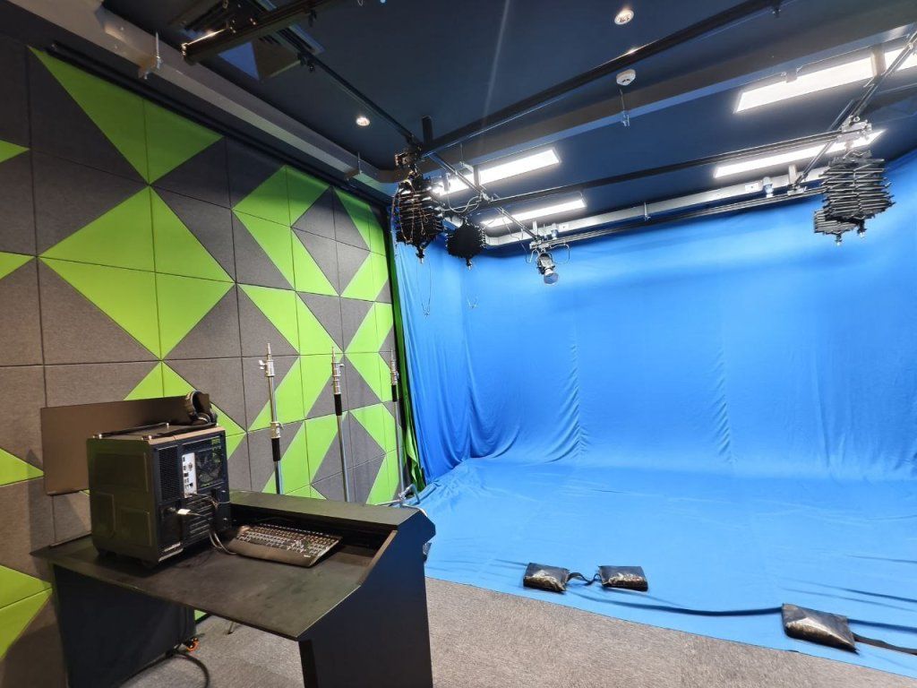 AIS SIAM STUDIO
