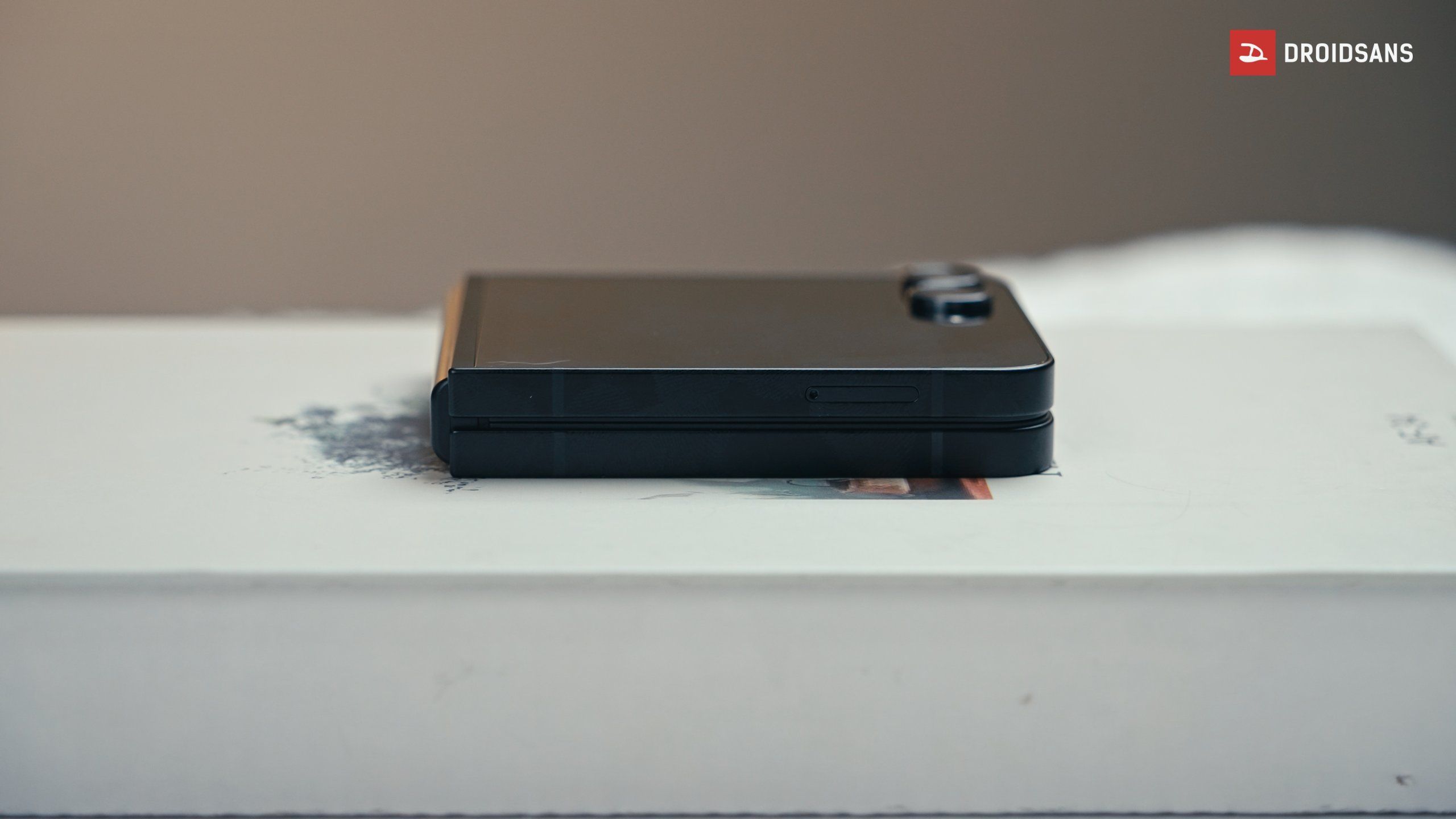 Galaxy Z Flip7 FE - Frame