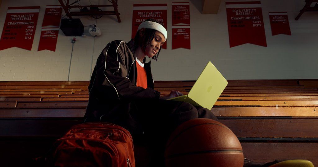 MacBook Neo Branding