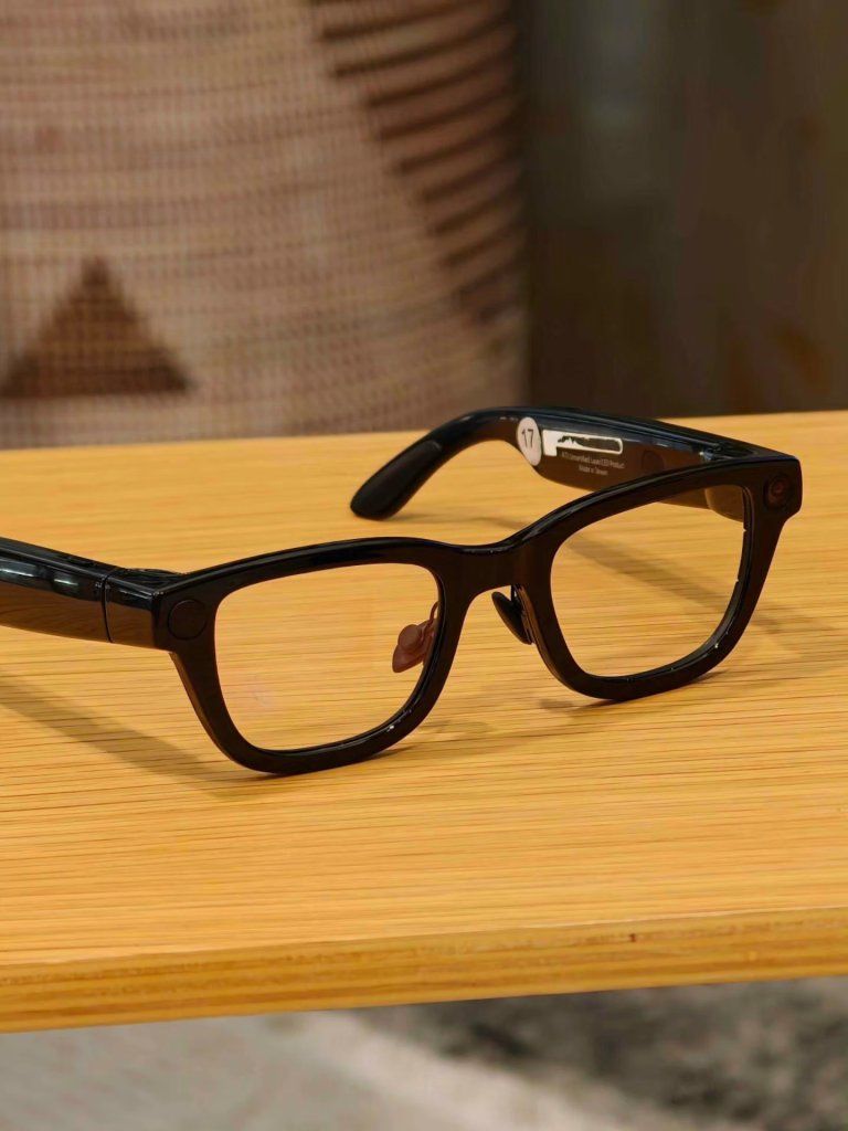 Intelligent Eyewear