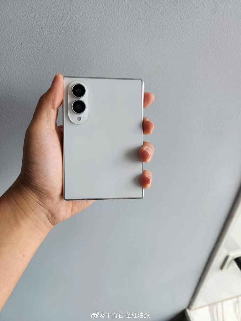 Galaxy Z Fold 8 Wide 
