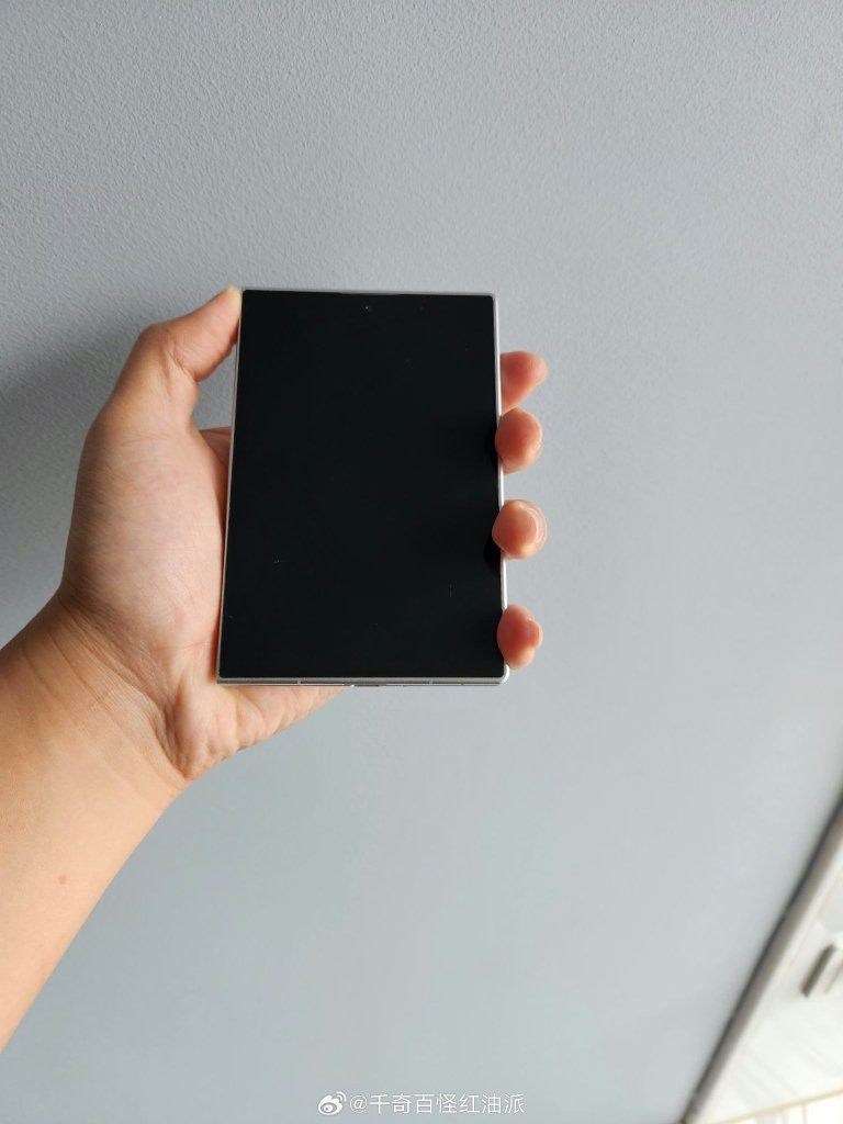 Galaxy Z Fold 8 Wide 