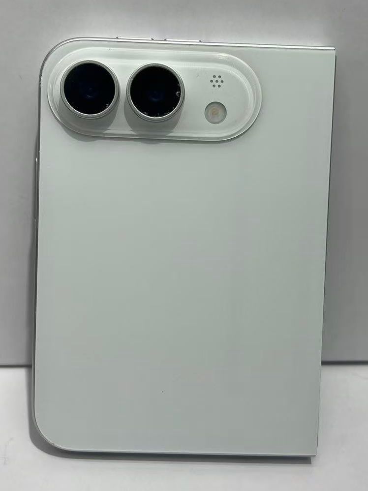 iPhone Fold dummy