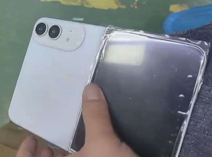 iPhone Fold dummy