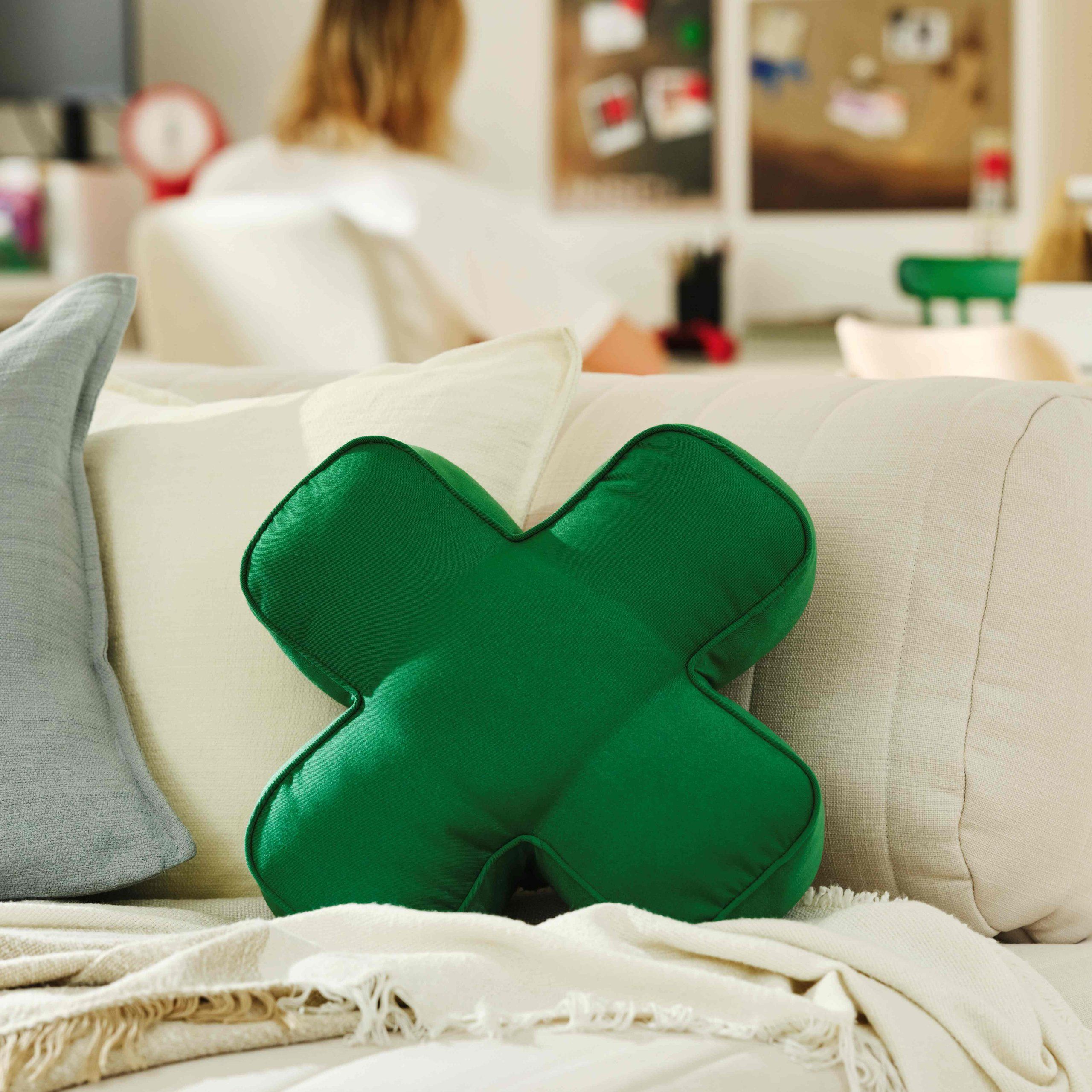 IKEA จับมือ XBOX เปิดตัวของแต่งห้อง YXSTABY สีเขียวสด มีทั้งเก้าอี้บาร์, ที่วางจอเกม และหมอนอิง